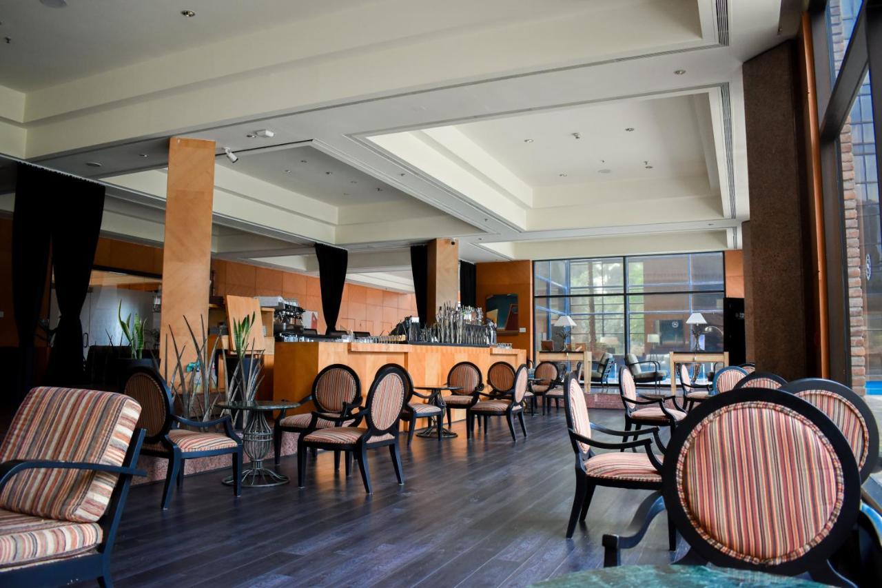 Sheraton & Convention Center Hotel
