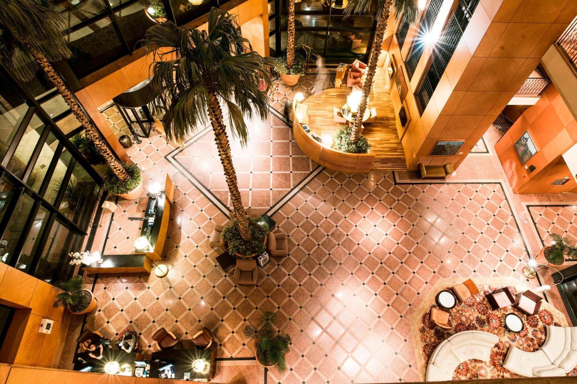 Sheraton & Convention Center 5*